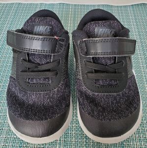 Toddlers size 7 nikes